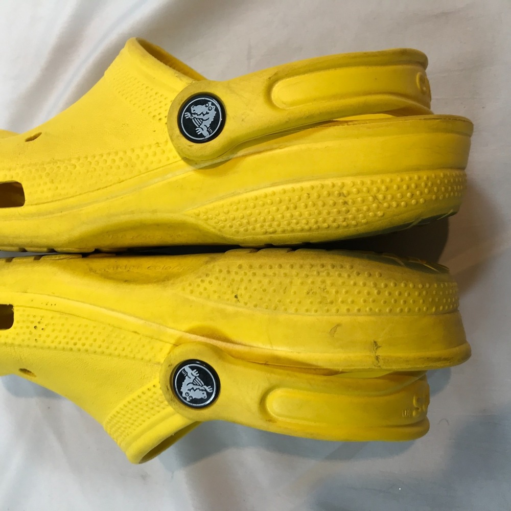 Crocs Yellow Clogs Slip On Casual Beach Garden Comfort Shoes M4 W6 Lightweight - Picture 7 of 16